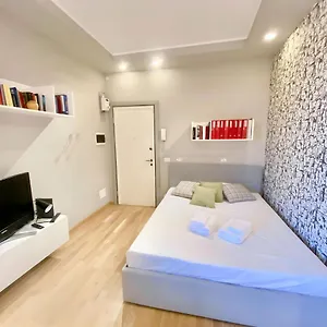  Appartamento Viale Umbria Colorful And Cosy Studio