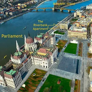 Riverbank At Parliament , Budapeszt Węgry